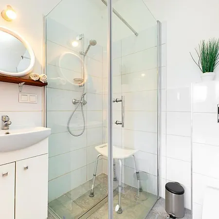 - Letniskowe I Деревянный коттедж Хлопы