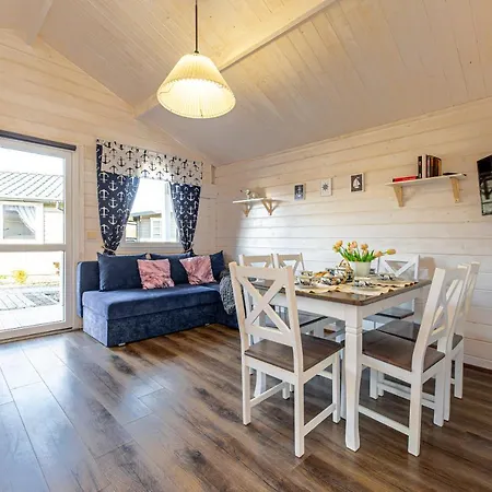 - Letniskowe I Деревянный коттедж *